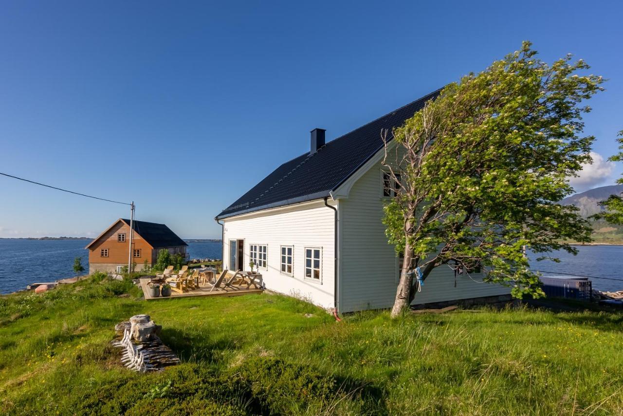 Villa Borgvag - A Unique Seafront Villa In The Heart Of Lofoten Bostad Bagian luar foto